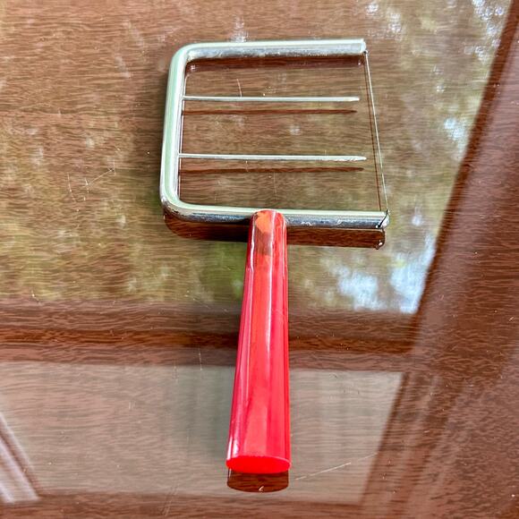 Vintage Red Swirled Bakelite Cheese Cutter, Cake Cutter Slicer Mid-Century - Picture 5 of 9